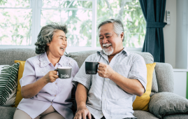 Moderate coffee and tea intake, Cognitive decline in seniors, Fluid intelligence, Coffee and cognitive performance, Tea and brain health, Dementia prevention, Alzheimer’s disease risk, Antioxidants in coffee and tea, Polyphenols and brain health, Catechins in tea, Theanine effects, Numeric reasoning, Caffeine and cognitive function, Longitudinal cognitive assessment, Apolipoprotein E genotype