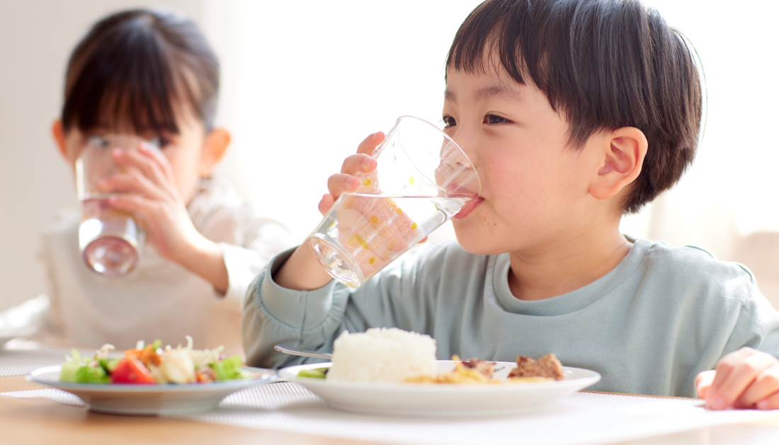 Drinking Water With Meals, Water Intake, Food Intake, Appetite, Weight Management, Nutrition Research, Eating Behavior, Obesity, Dietitian, Clinical Nutrition, Appetite Journal, Healthy Eating, Satiety, Healthcare Professionals, Medical News, nutrition research, obesity prevention, drinking water during meals, healthy eating habits, appetite study, clinical nutrition, hydration and appetite