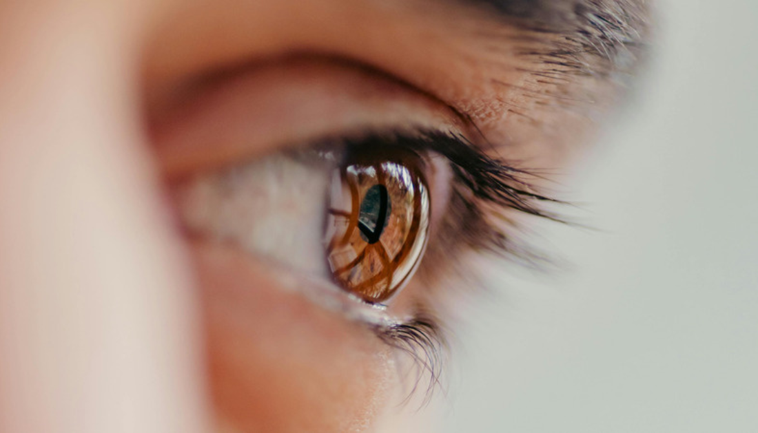 Laser Blended Vision, Presbyopia, Refractive Surgery, Ophthalmology, Eye Surgery, Vision Correction, Eye Health, Ocular Dominance, Patient Selection, Phoropter, Near Vision, Distance Vision, ESCRS, Refractive Errors, Ophthalmic Surgery, eye test, phoropter, near vision correction, distance vision correction, ophthalmology, patient selection