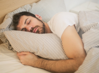 Pink Noise, Brain Waste Clearance, Sleep, Cerebrospinal Fluid, CSF Flow, Slow-Wave Sleep, Brain Health, Sleep Medicine, Neurology, Neuroscience, Alzheimer’s Disease, Amyloid Beta, Tau Protein, Neurodegenerative Diseases, EEG, fMRI, Deep Sleep, Brain Waves, sleep and brain health, glymphatic system, brain waste removal, sleep medicine, Alzheimer’s disease, neurodegenerative diseases, brain health